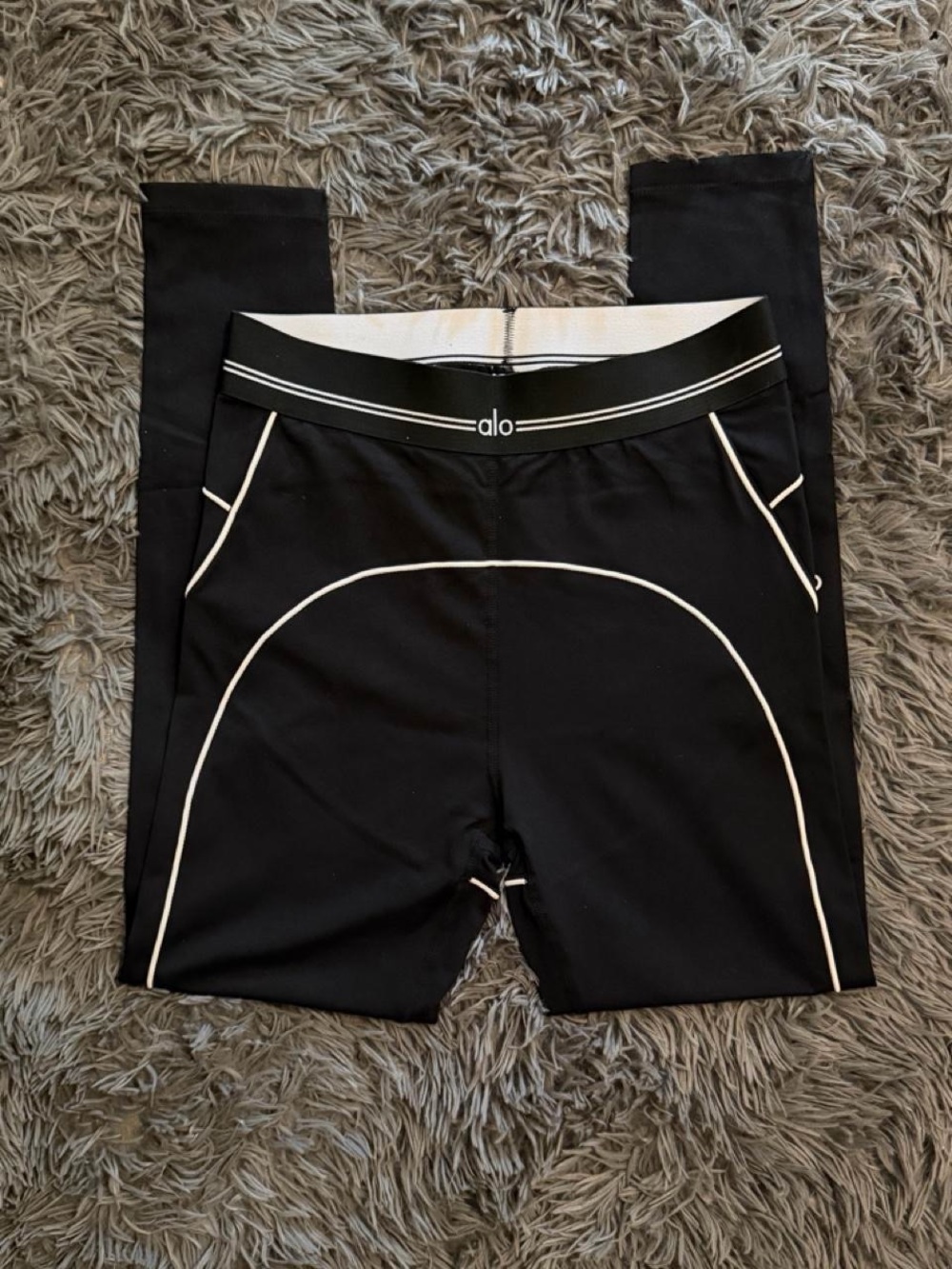 Alo Sports Bra & Legging Set - Picture 3 of 5